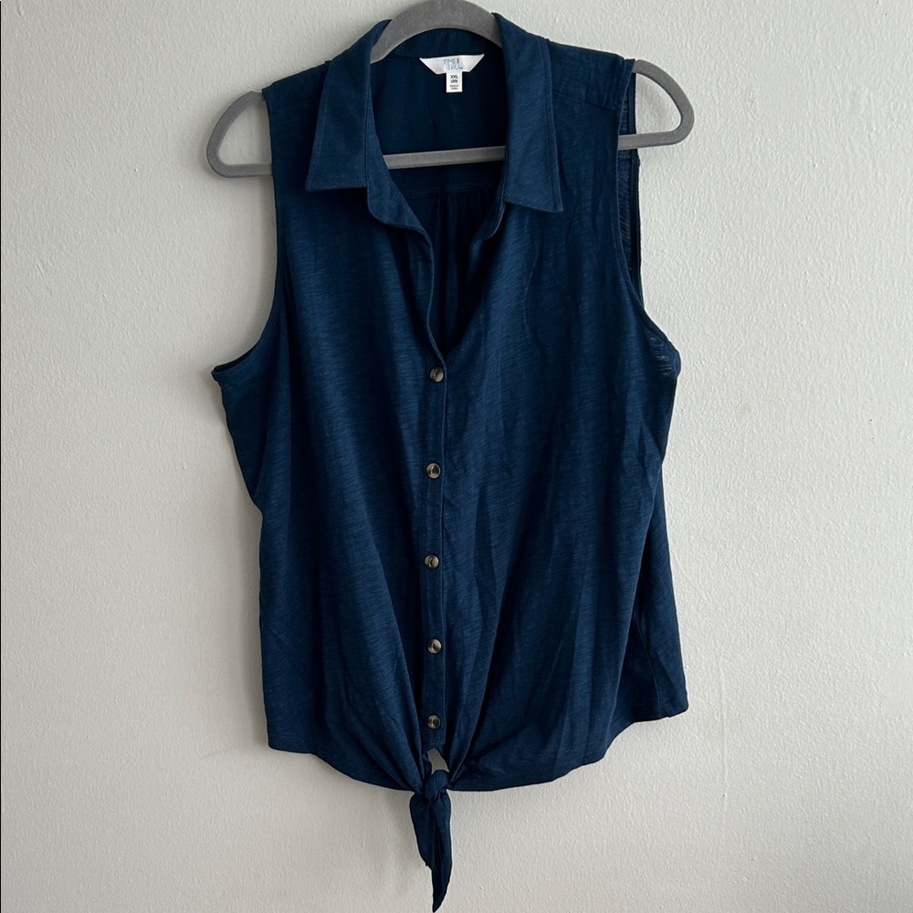 Time and Tru Navy Sleeveless Button-Down Shirt